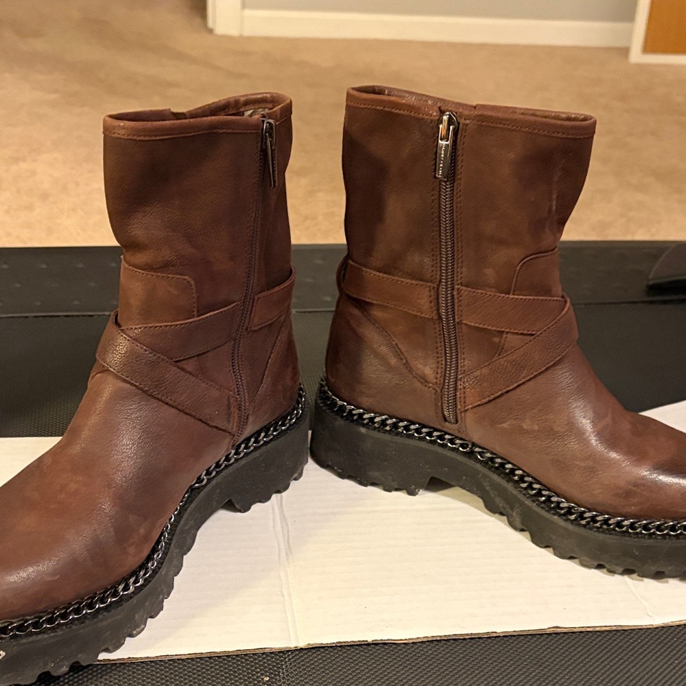 Vince Camuto Dark Brown Combat style Boots. 8M/ 38.5. Side zip. - Picture 3 of 13